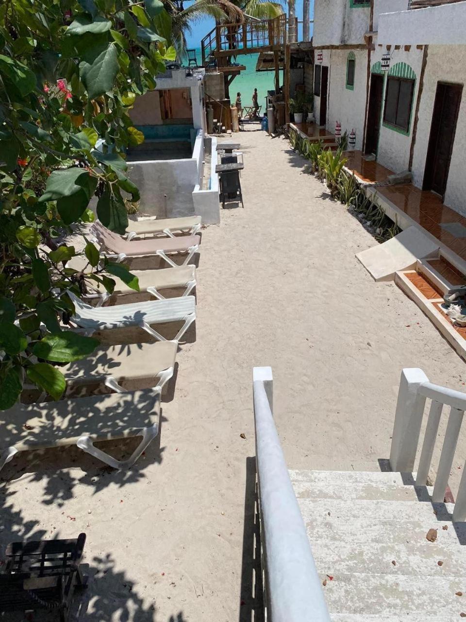 Casa Victor Avila Holbox Extérieur photo